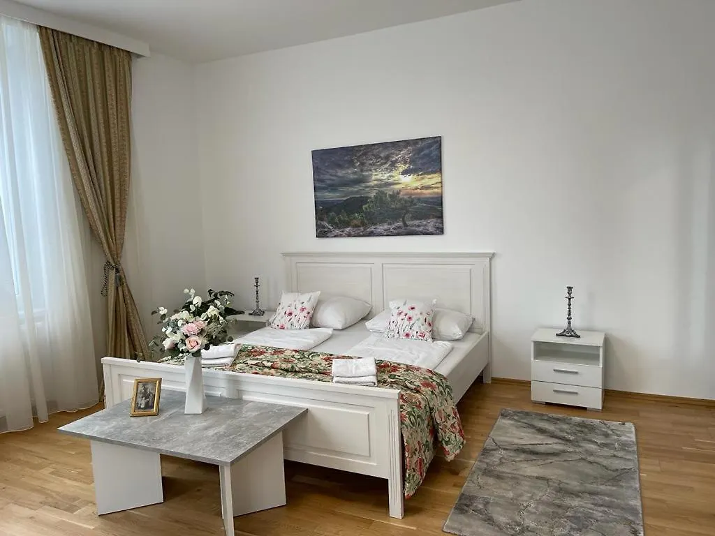 Vienna City Apartment 1