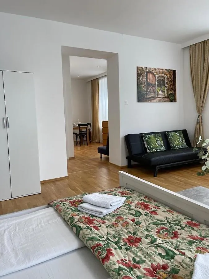 Vienna City Apartment 1