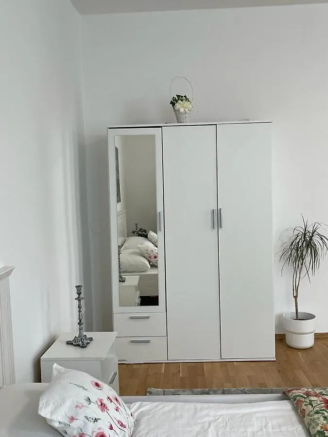 Vienna City Apartment 1
